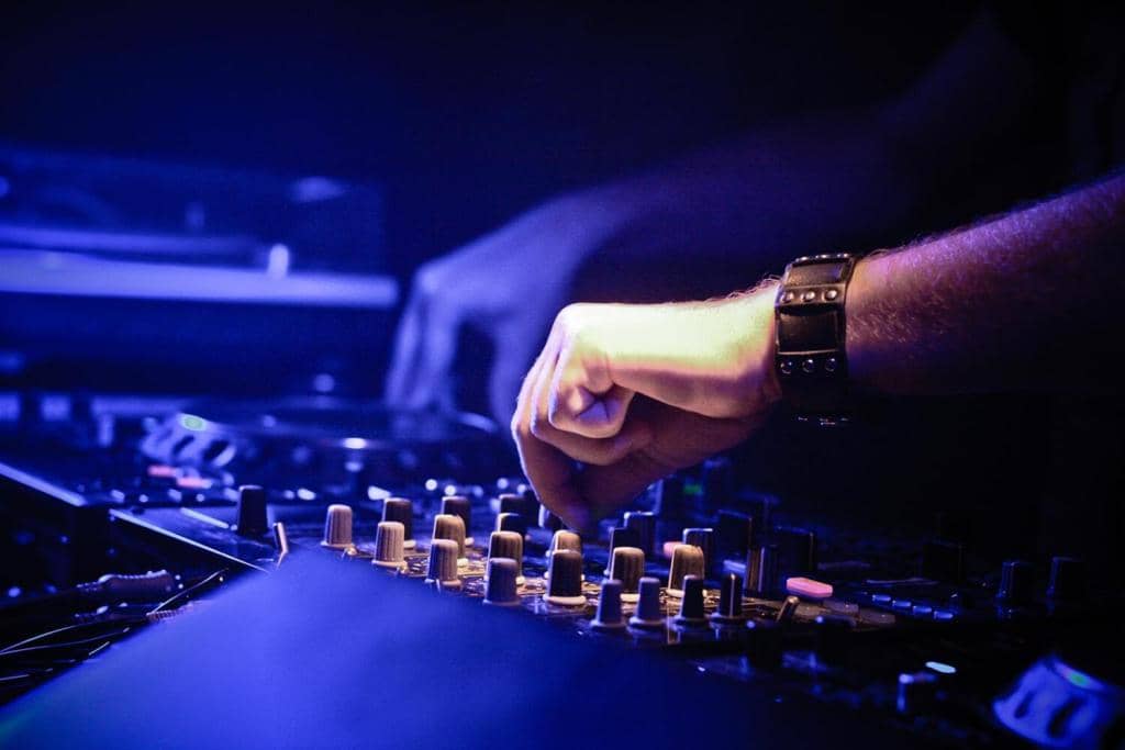 mejores plantillas wordpress radio 2024